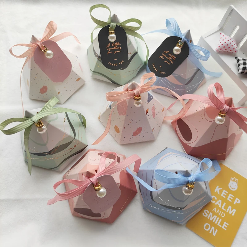 Gift Box Wedding Favors Chocolate White Paper Box Pyramid Shape Pink Boxes for Packaging Baby Shower Candy Boxes for Gifts