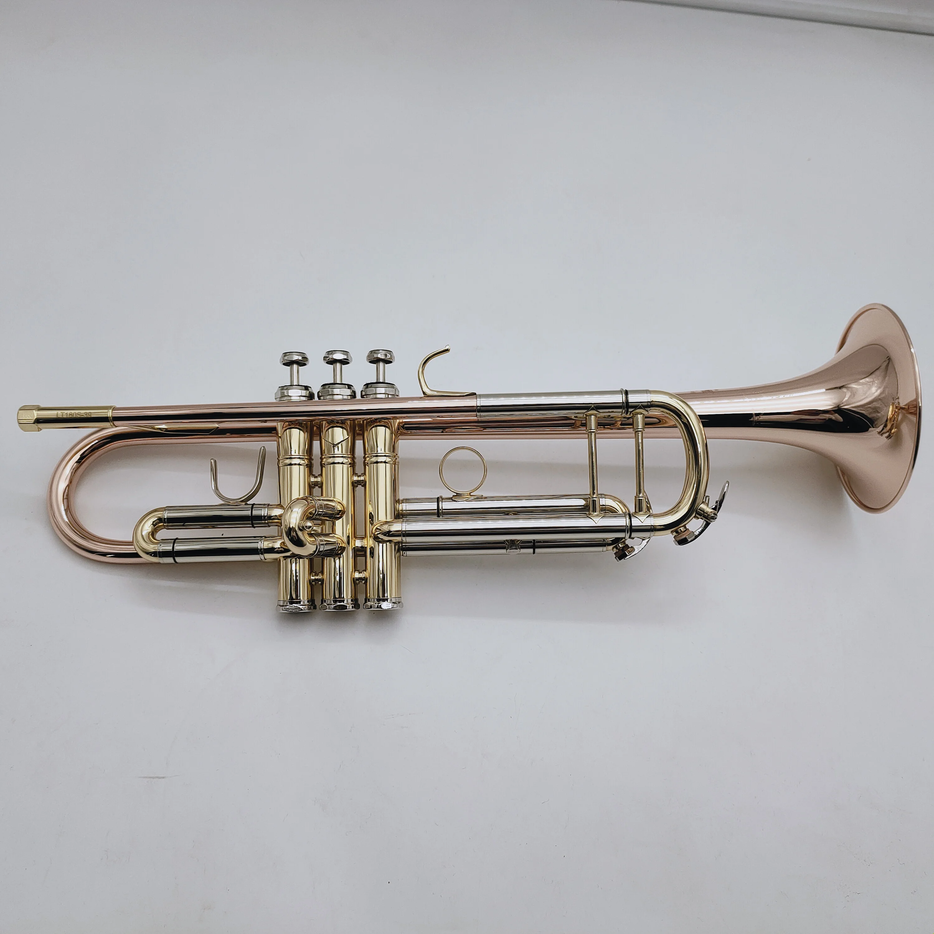 

Hot Selling Brand Bach LT180S-39 Trumpet Bb Brass Musical instrument Professional with Case Accessories Free Shipping