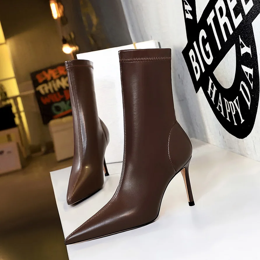 

2022 Winter Warm Woman Leather 8.5cm High Heels Boots Plush Plus Size 43 Short Boots Lady Fetish Booties Nightclub Combat Shoes