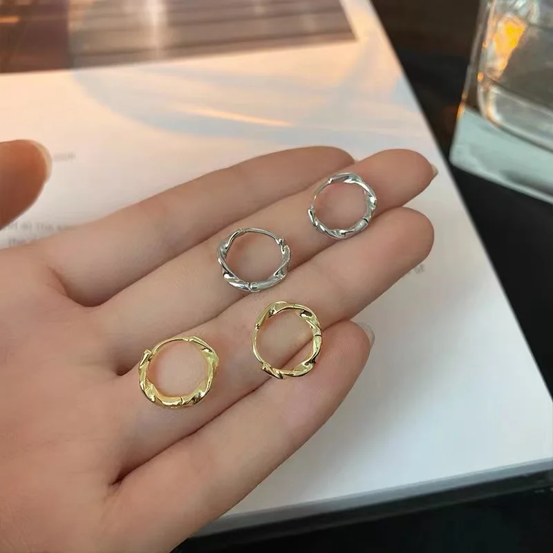 2 Pcs Tiny Thin Twisted Hoop Shiny Gold Color Mobius Huggies Small Earring Stud Accessories Jewelry for Women Party Gift
