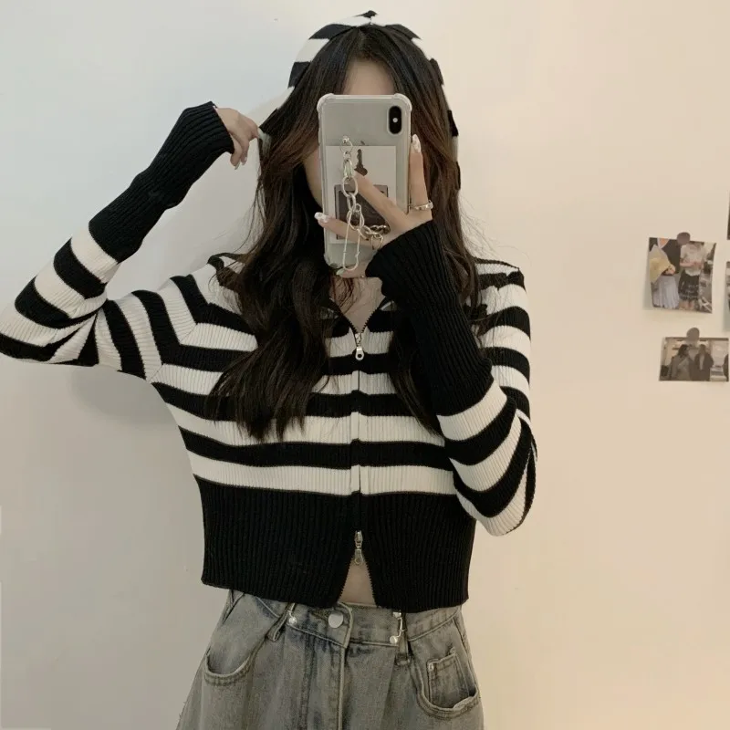 Mũ Trùm Đầu Dệt Kim Cardigan Nữ Xuân Thu Mới Dáng Rộng Áo Khoác Dây Kéo Căn Cứ Size Lớn Hoang Dã Nữ Tính Áo Len Áo Khoác