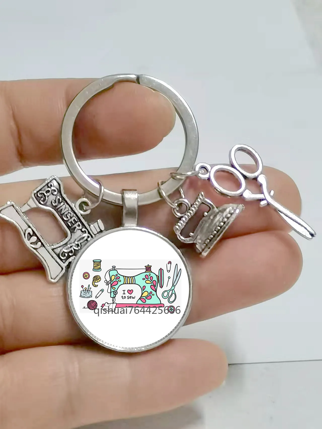 2022 New Alloy Key Chain Retro Sewing Machine Key Chain Scissors Iron Key Chain Glass Round Art Picture Key Chain Handmade Jewel