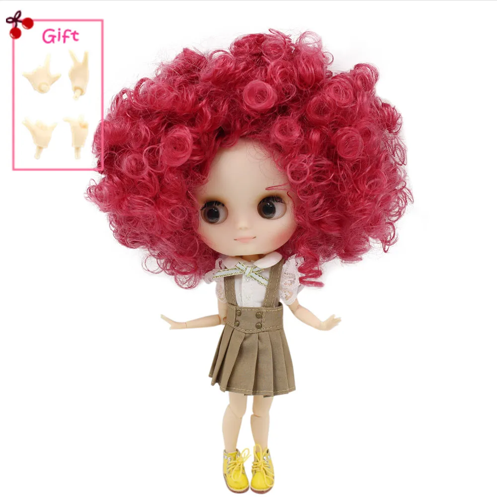 Buzlu DBS Middie Blyth doll serisi No.QE155 gül kırmızı kıvırcık afro saç mat yüz 1/8 BJD