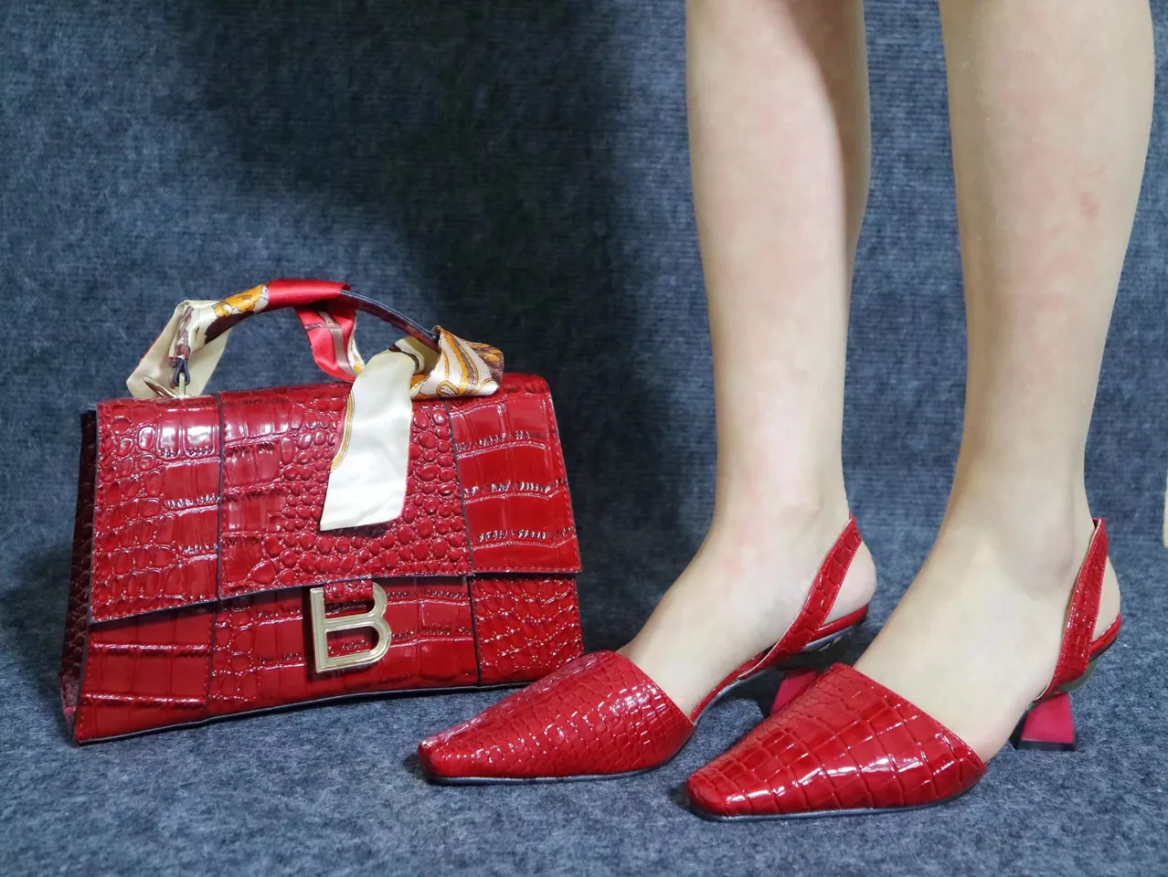 Gorgeous Red Women Shoes Match Big Handbag With Metal Decoration African Dress Pumps And Bag Set G11,Heel 5.5CM