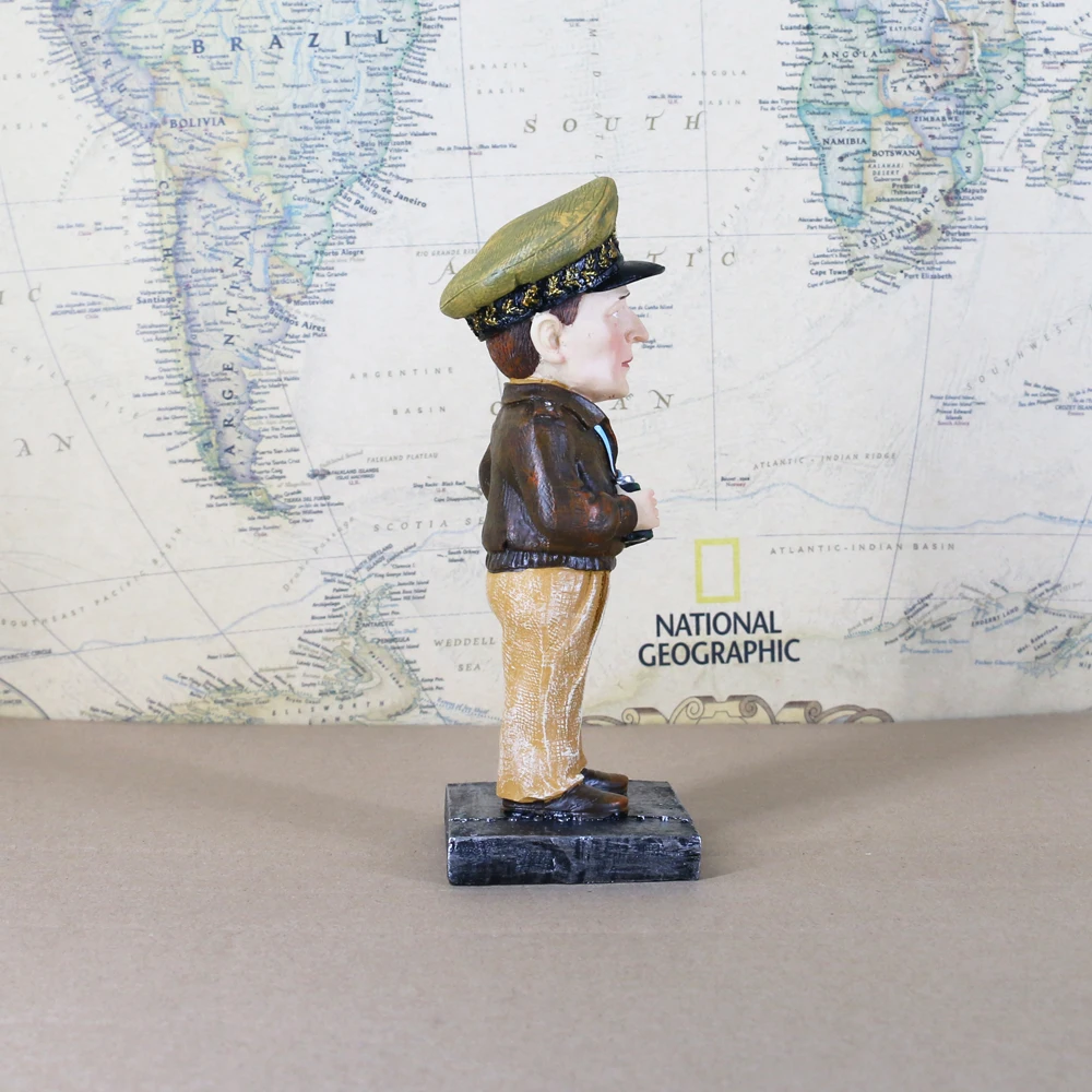 Hot Sale World Famous Person USA America General Military Strategist Douglas MacArthur 1880-1964 Statue Figure Model Toy