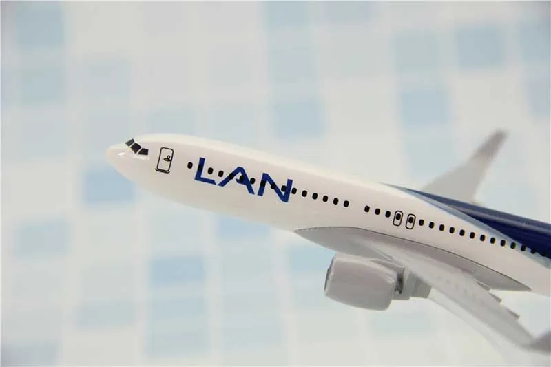 16CM 1/400 Scale B737 Chile LAN Airlines Plane Model Alloy with base Aircraft collectible display Airplanes collection