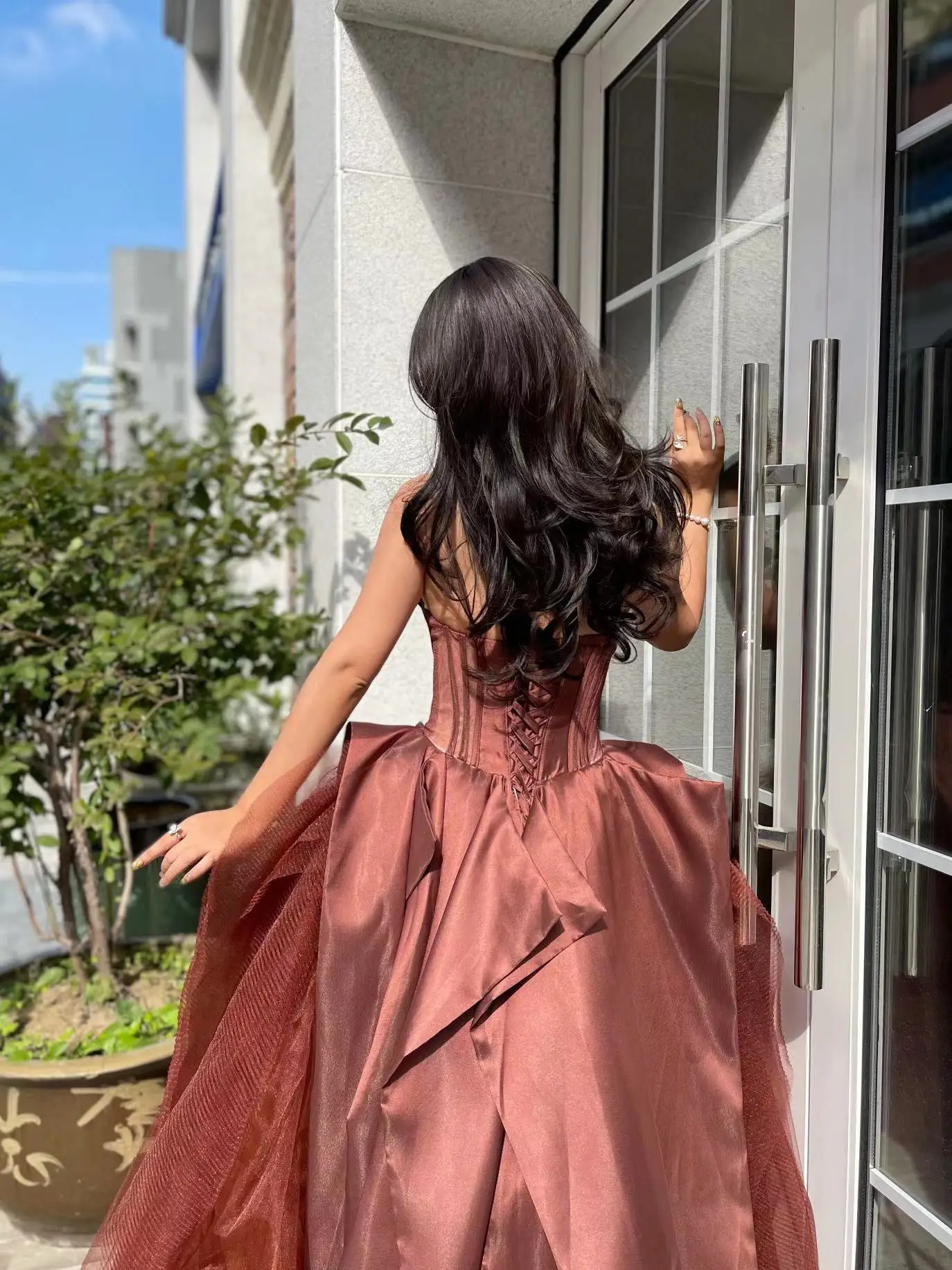 (تخفيضات) فساتين حفلات الزفاف شاليمار تشانغ براون تصميم أزياء على شكل حرف A للسيدات حسب الطلب