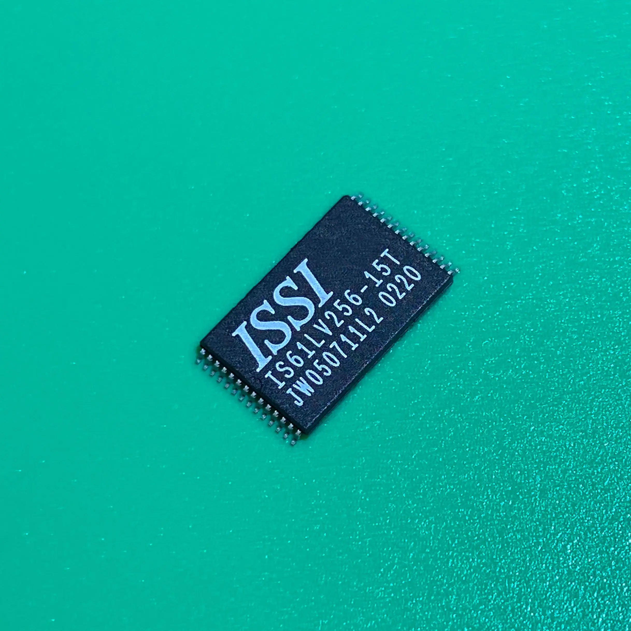 3pcs/lot IS61LV256-15T TSOP28 IS61LV256-15 T IC SRAM 256KBIT 15NS 28TSOP IS61LV25615T IS61LV 256-15T IS61 LV256-15T IS 61LV25615