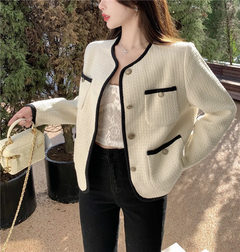 

2021 Autumn Winter New Pattern Celebrities French Coarse Flower Jacket Short Xiaoxiangfeng Loose Coat Female Black White Fashion