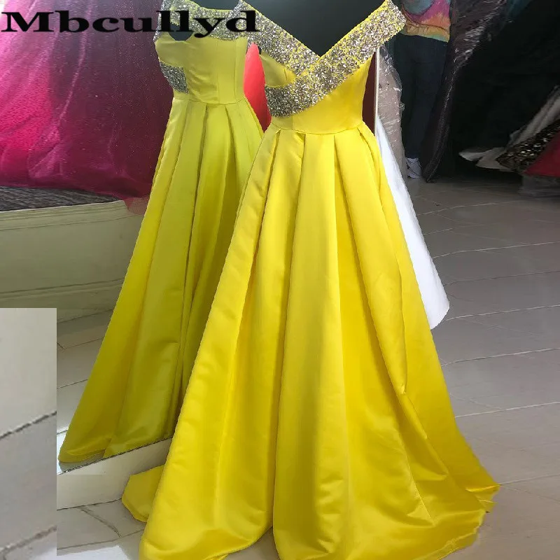 

Elegant Gold Satin Prom Dresses 2023 Stunning Crystal A Line Formal Long Evening Dress Gown For Women V Neck vestido de festa