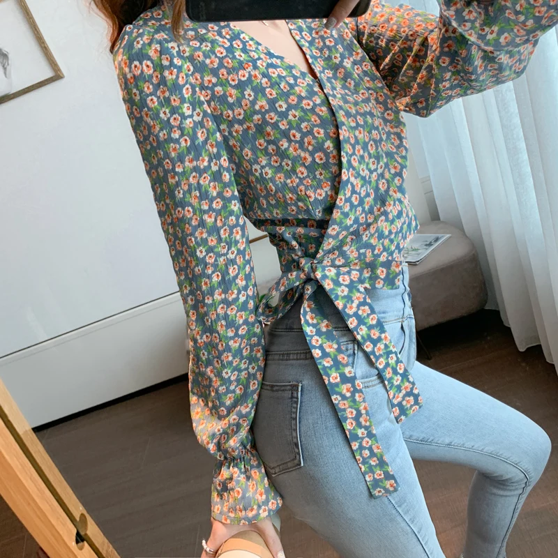 Blusa con cuello en V para mujer, camisa de manga larga con estampado Floral, camisa de gasa con pretina, Top corto a la moda para otoño, 2020