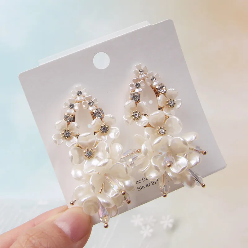 MWsonya Fashion Palace Style Korean Pearl Flowers Dangle Earrings for Women Rhinestone Wedding Earrings Exquisite Party Earrings