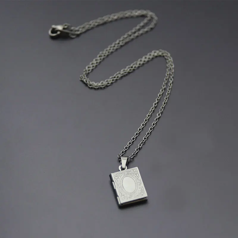 1pc Tiny Engraved Square Photo Frame Pendant Geometric Charms Floating Locket Necklaces Women Kids Fashion Memorial Jewelry