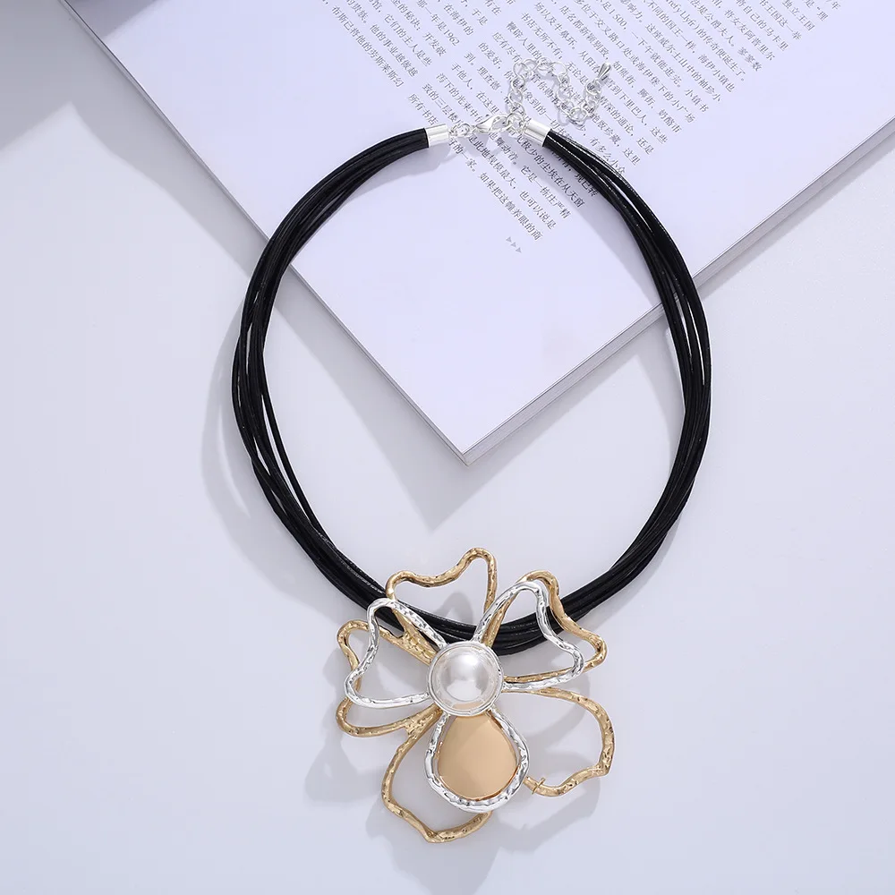 Pearl Metal Hollow Out Large Flowers Pendant Necklace Luxury Charm Jewelry For Women