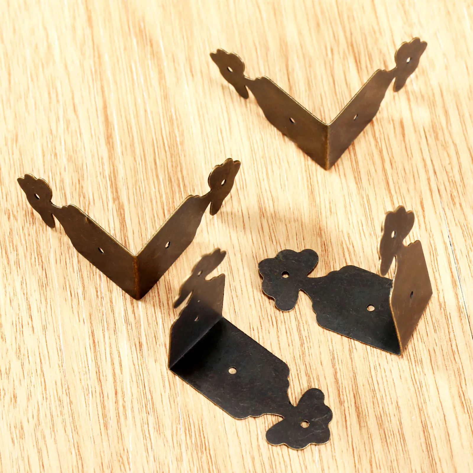 4pcs Decorative Corner Protectors Iron Flower Bracket Box Covers Desk Feet legs Antique Bronze Furniture Hardware Fittings nails