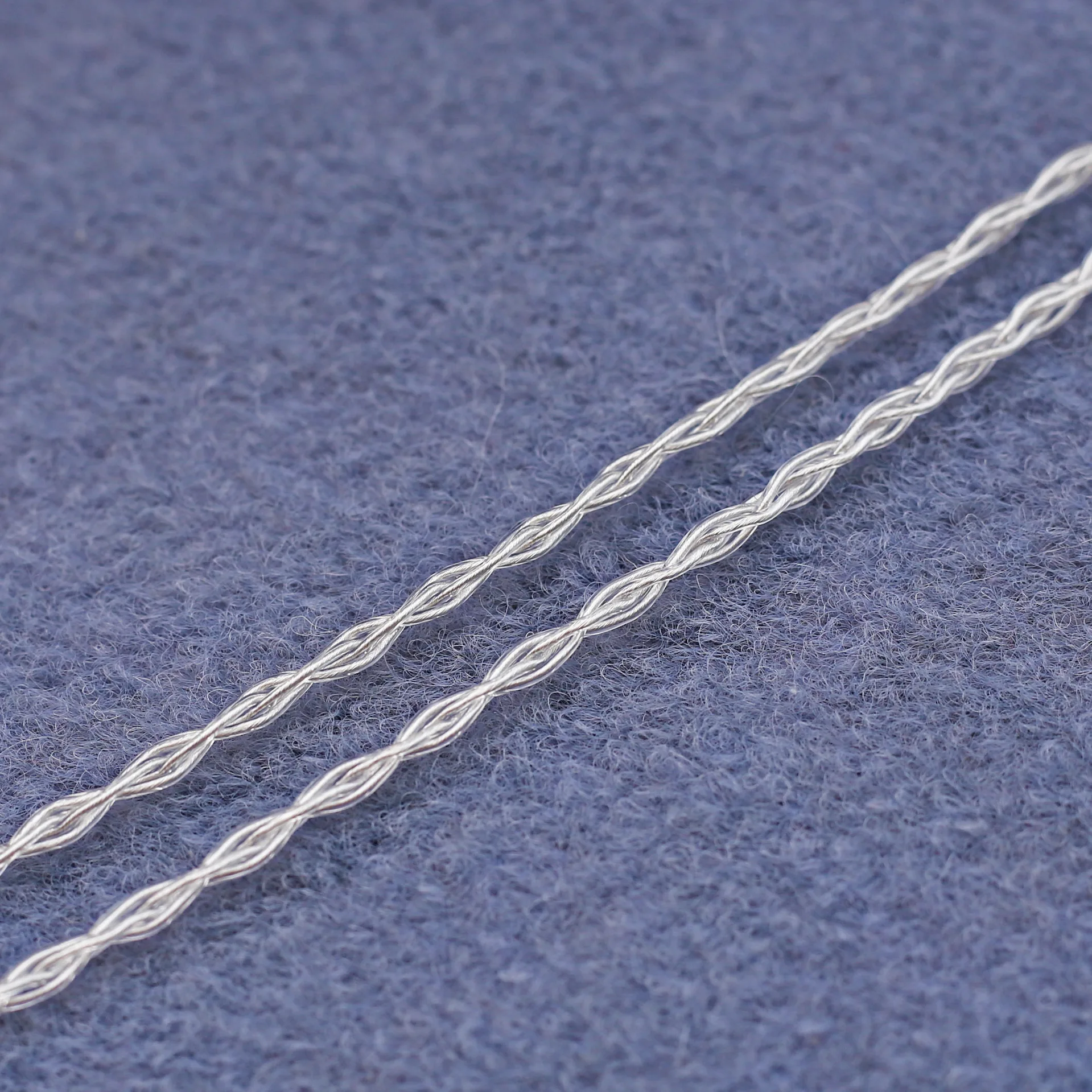 4 หุ้นเงินลวด 76 แกน 5 เมตร