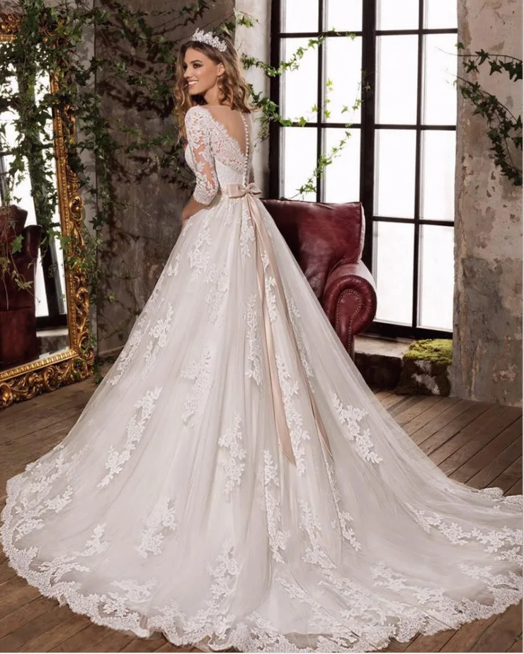 Da sposa Illusion Torna Button Con Scollo A V Abito Da Sposa Mezza Manica Fiocchi e Fasce Pavimento-lunghezza Appliques Del Merletto Abito Da Sposa Su Misura