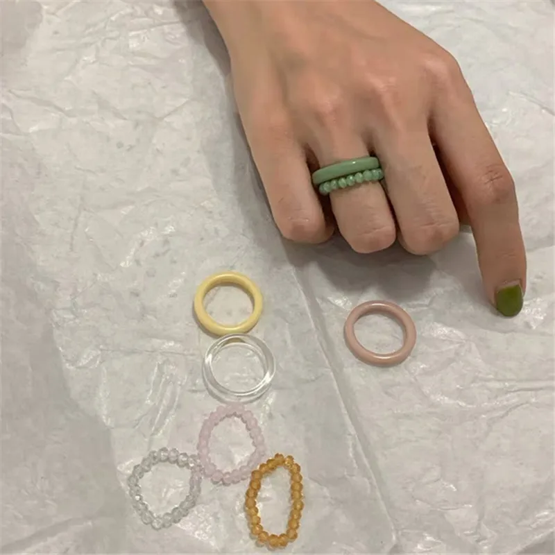 Neue koreanische ästhetische bunte Harz-Acryl-Ringe im Set für Damen – geometrische runde Ringe, temperamentvoller, vielseitiger Schmuck als Geschenk – Detail 13