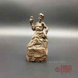 Red copper relief bronze man smashing stone self-improvement inspirational creative home decoration small ornaments