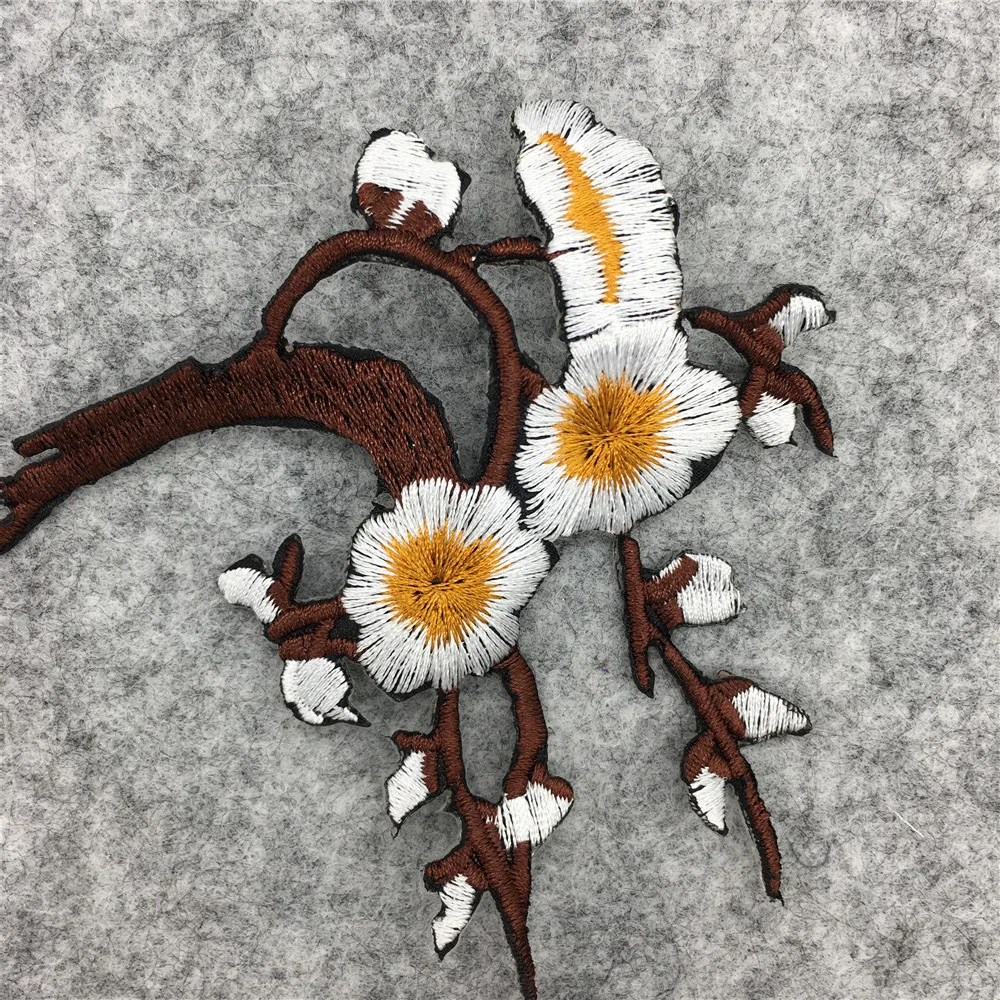 New style white plum blossom Applique embroidery Decorated DIY Lace Collar Fabric Sewing Applique Supplies 1pcs sell YL611