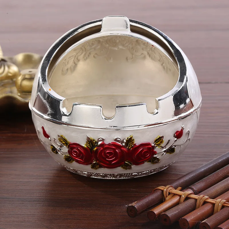 European rose embossed ashtray with lid metal drop-resistant ashtray for household coffee table.