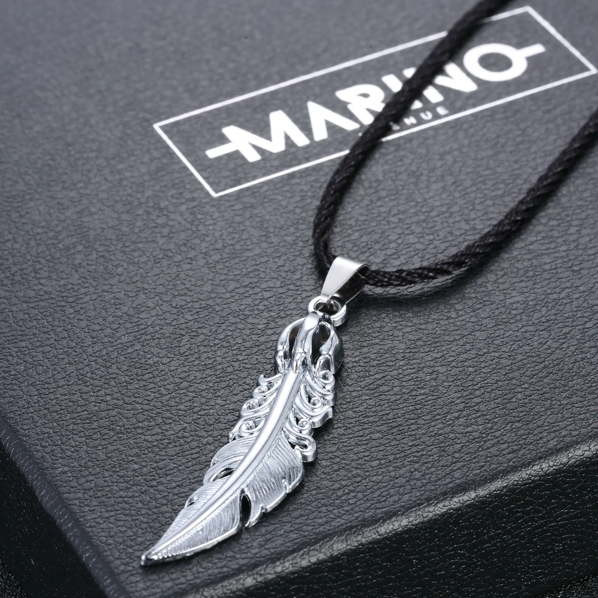 Rinhoo Vintage Feather Pendant Necklace Women Men Stainless Steel Jewelry Adjustable Leather Chain Party Banquet Gift