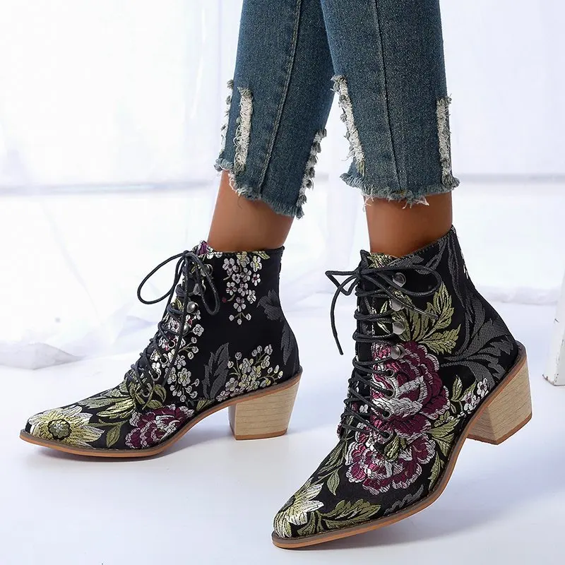 2021 Fashion Retro Women Boots Embroider Ethnic Ankle Boots Lace Up Pointed Toe Flat Heel Shoes Warm Boots Red Black Booties