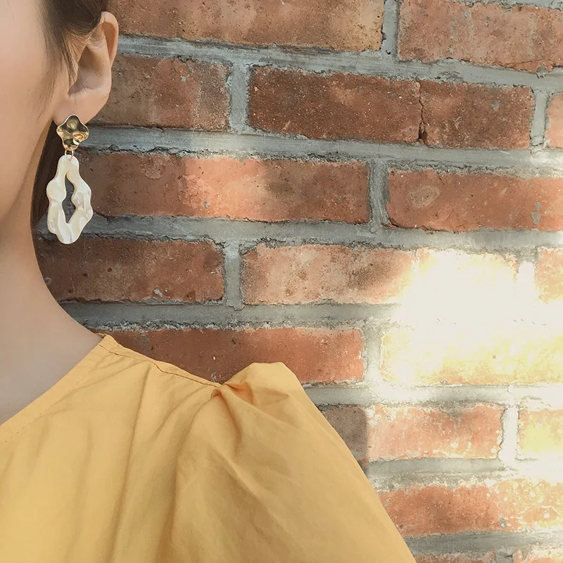 Irregular Elegant White Resin Ellipse Ear Clips Korean Exaggerated Big Hollow Out Geometric Clip on Earrings Without Piercing