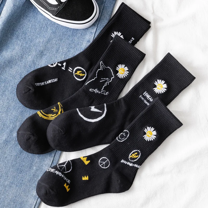 Spring And Summer Ladies Korean Interesting Socks Black Socks Cool Harajuku GD Hip-hop Cotton Skateboard  Male New Trend Daisy