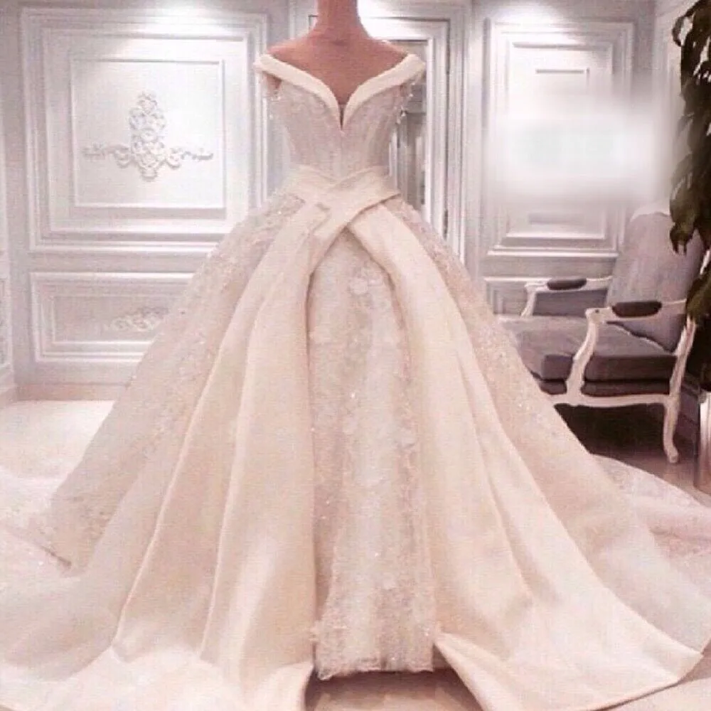 2017 abiti da sposa cattedrale lusso Royal Puffy Catherdarl Train abiti da sposa in pizzo abiti da sposa Organza