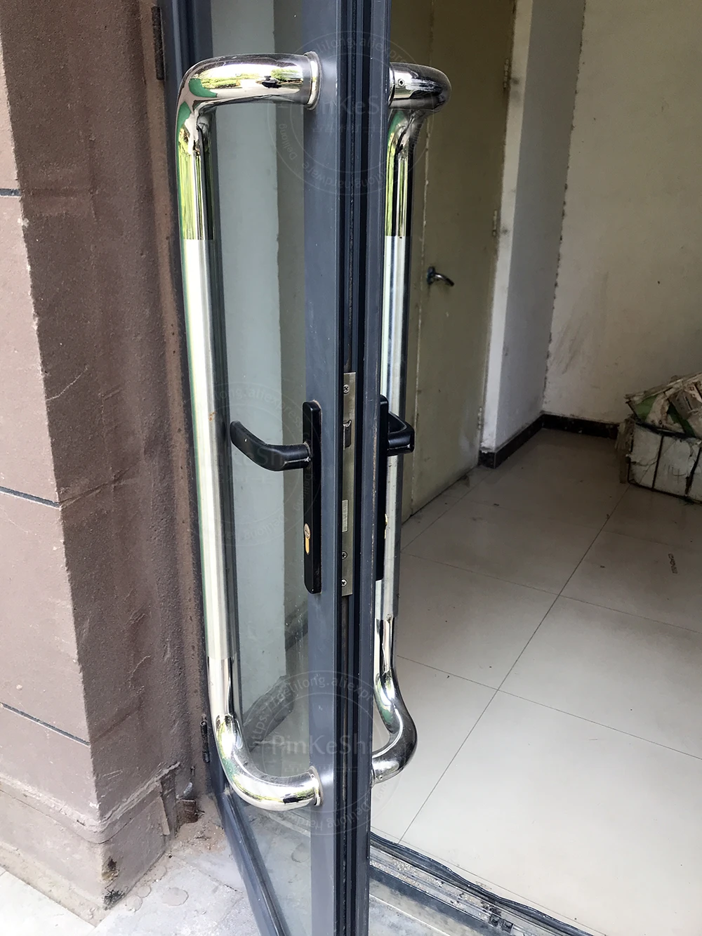 

Stainless steel round tube glass hotel door aluminum door handles 32*600mm polished stainless steel