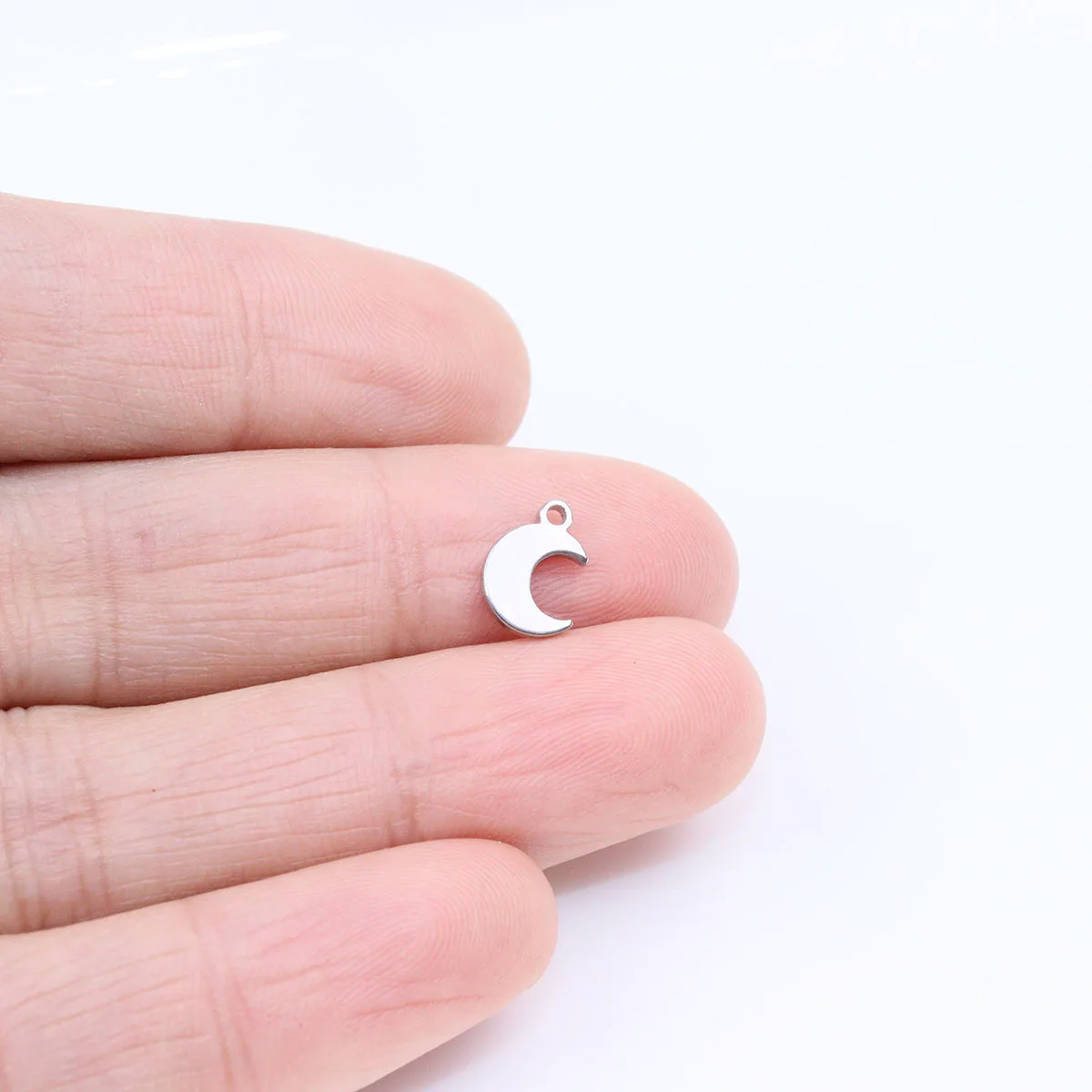 10pcs 8mm Wholesale Stainless Steel Mini Moon Charms Pendant Girl DIY Necklace Earrings Bracelets Unfading Colorless 2 Colors