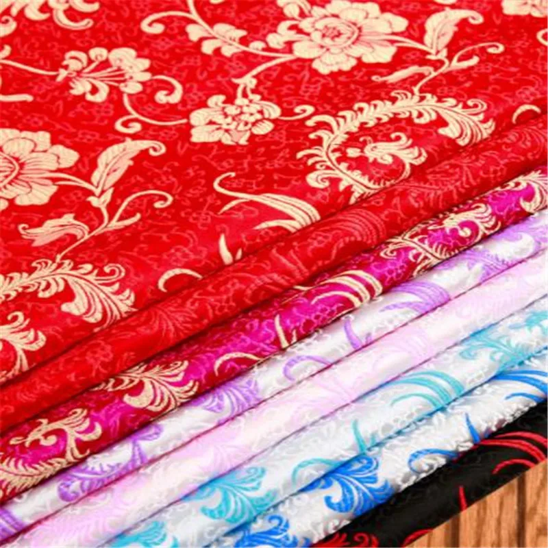 Tecido de poliéster jacquard design tradicional lindo padrão brocado tecidos para vestidos de noiva