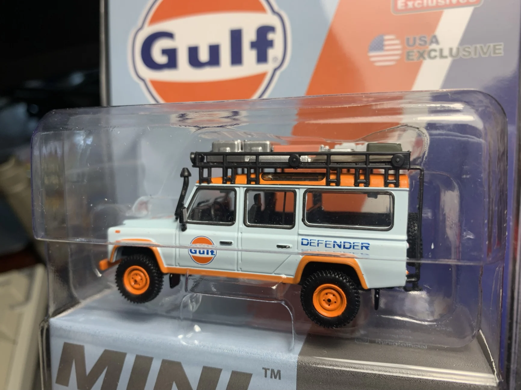 MINI GT1:64  Land Rover Defender 110 GULF Limited collection of die-cast metal car models