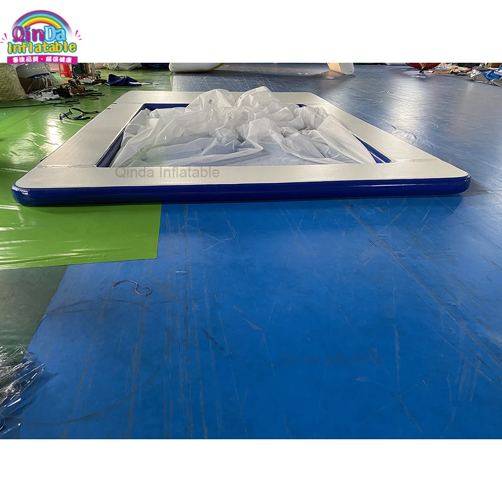 Piscina gonfiabile galleggiante per sport acquatici con protezione anti-meduse per l'oceano con rete