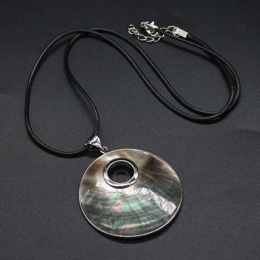 Natural Shell Necklace With Round Pendant Leather Cord 2MM Charms For Elegant Women Love Romantic Gift