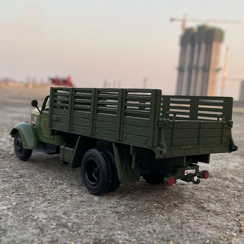 1/30 Tactical Truck Alloy Model Diecasts Military Transport Vehicle Model Metal Armored Car Model Sound and Light Kids Toys Gift