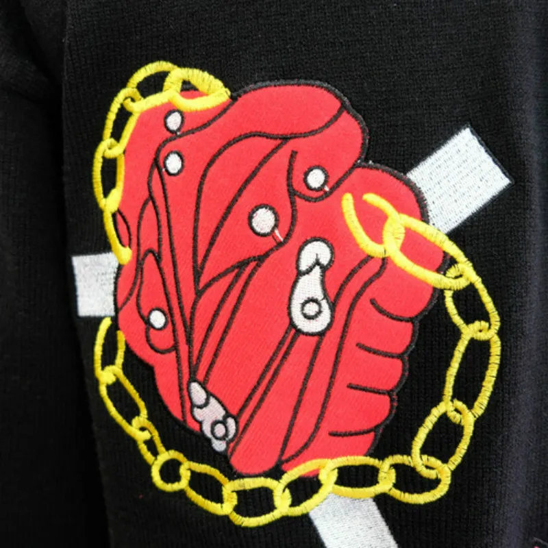 سترة شتوية لعام 2025 للسيدات بتصميم علامة تجارية فاخرة قفازات أنيقة نظارات بكعب عالي مطرزة فضفاضة دافئة محبوكة جديدة