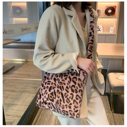 Sacchetto di Spalla Delle Donne della Stampa del leopardo di Inverno 2020 Morbida Pelliccia Del Faux Sacchetti di Mano Delle Signore Casual Soffici Crossbody Messenger Bag Bolsa Feminina