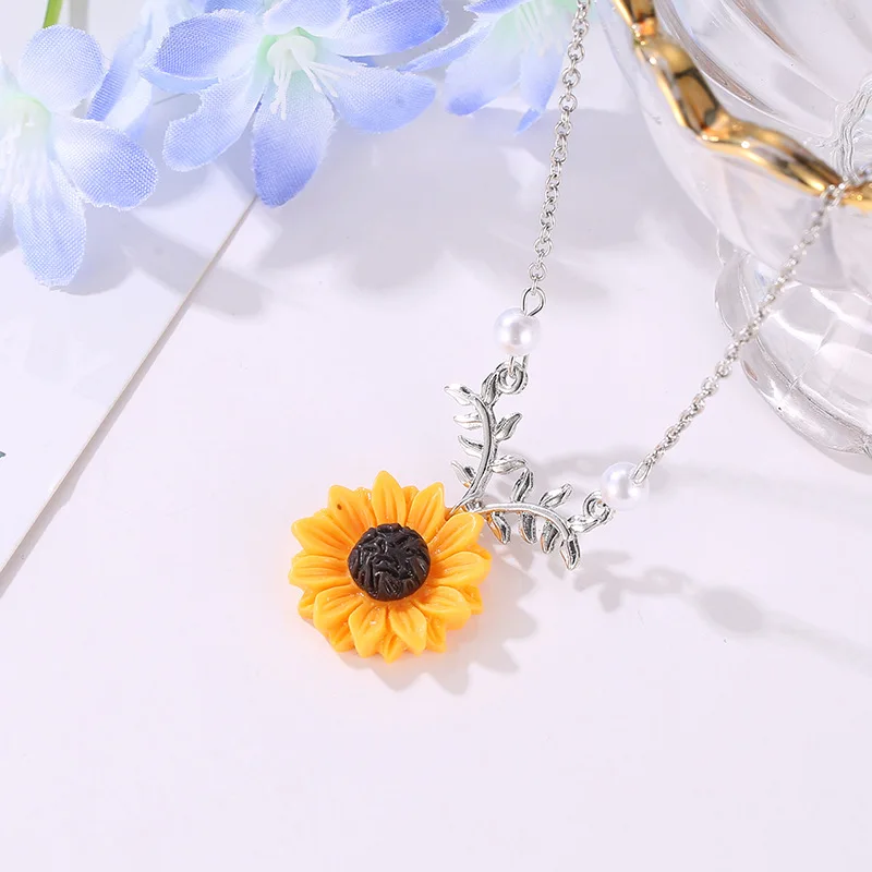 NK106 Delicate Sunflower Pendant Necklace For Women Daily Imitation Pearl Jewelry Sweater Daisy Flower Leaf Collar Accessories