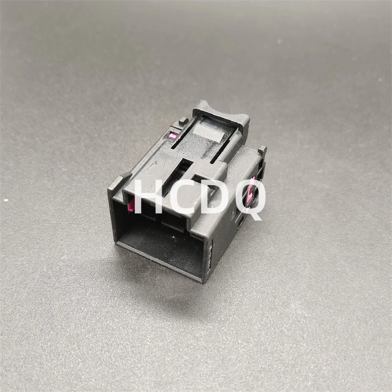 

The original 4F0 972 575 17PIN Male automobile connector plug shell and connector are supplied from stock