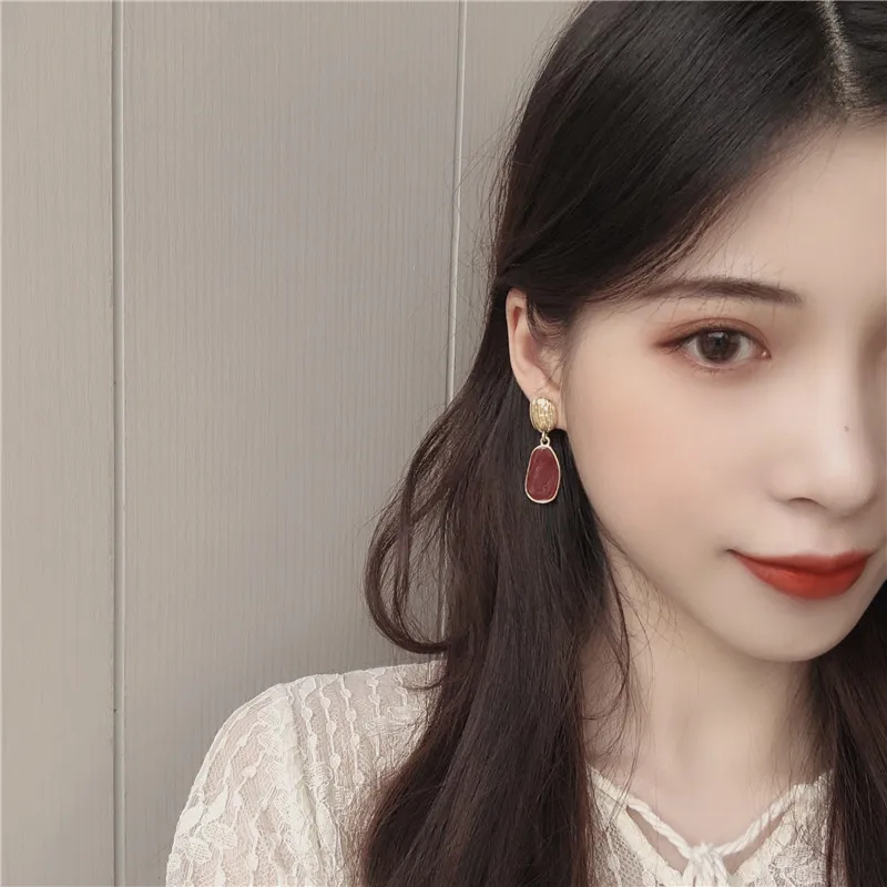 Charm S925 Needle Fashion Earrings Temperament Niche Earrings Ins Simple Geometric Piece Wine Red Girl Earrings Bulldog