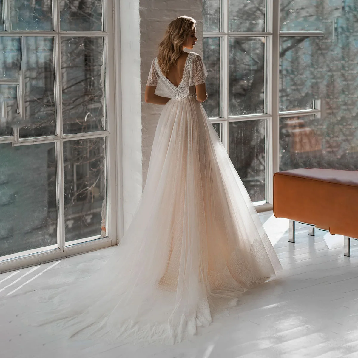 Robe de mariée en dentelle avec col en V profond, tulle à pois, sur mesure, manches courtes flottantes, coupe basse, dos nu, plage, robe de patients princesse Boho