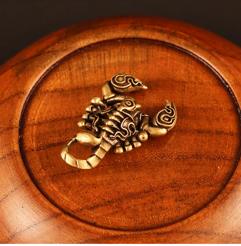 Handmade Pure Brass retro scorpion model craft DIY ornament Miniature portable Fitting Keychain Pendant souvenir gift a0777