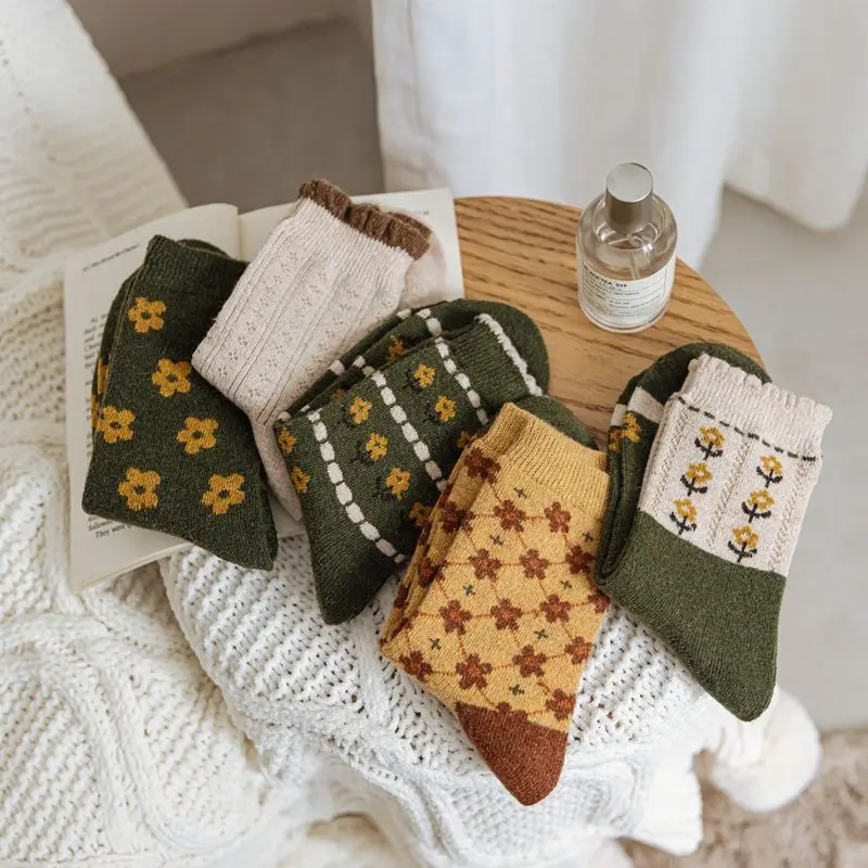 New Winter Warm Wool Women Socks Colorful Flowers Fashion Casual Dark Green Khaki Harajuku Cute Girls Cozy Cotton Socks Socken