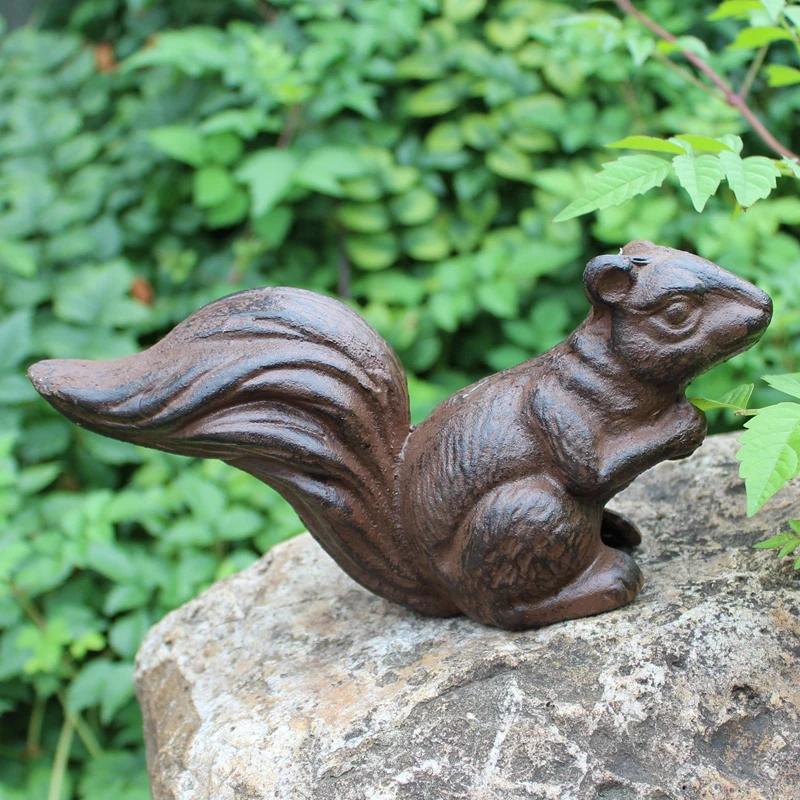 Vintage Rustic Cast Iron Squirrel Statue Home Garden Decor Heavy Retro Squirrel Figurines Handmade Solid Squirrel Sculpture