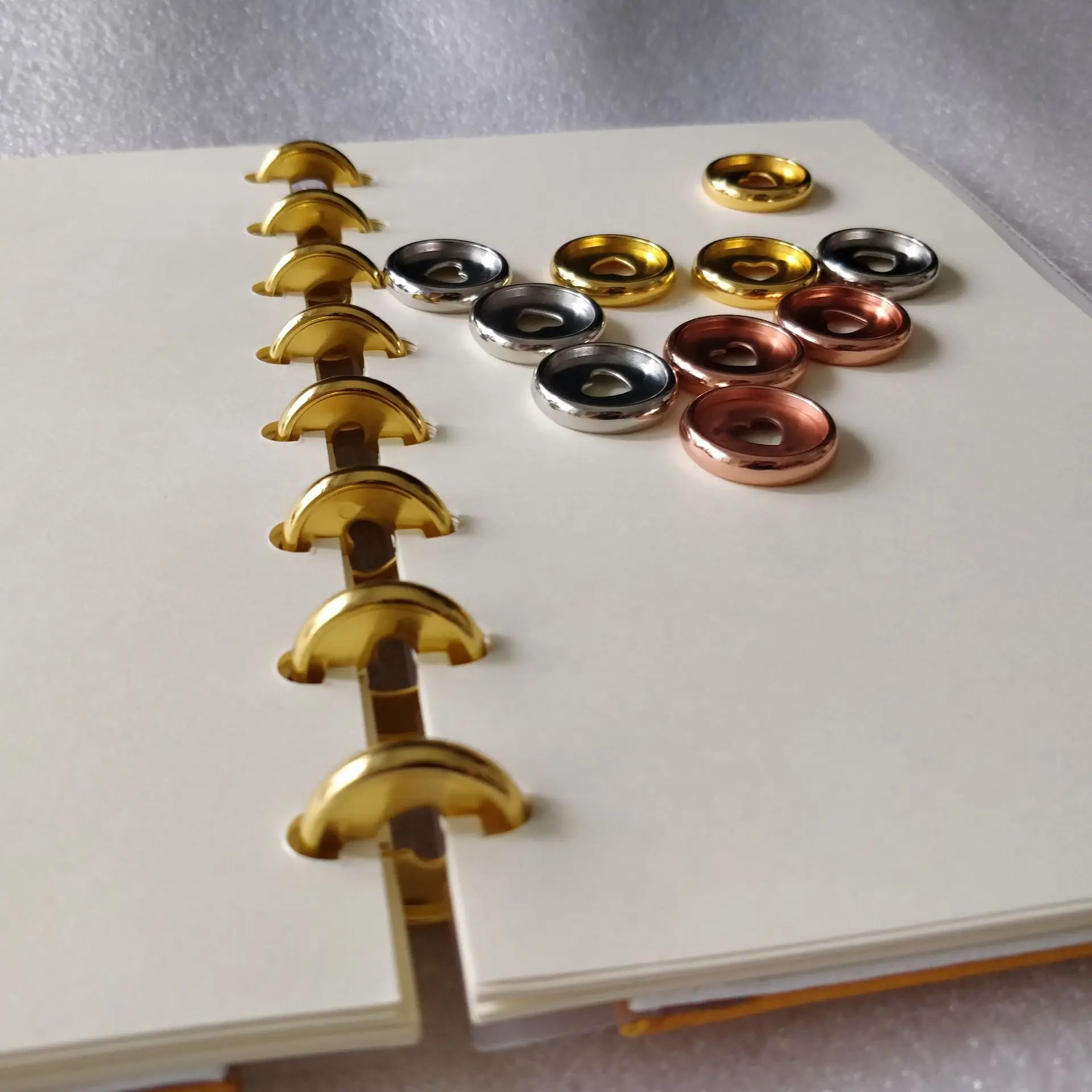 20Pcs 24Mm Paddestoel Gat Discs Bindmiddel Notebook Hartvormige Discs Binding Plastic Planner Ringen Paddestoel Ringen Bindtoebehoren