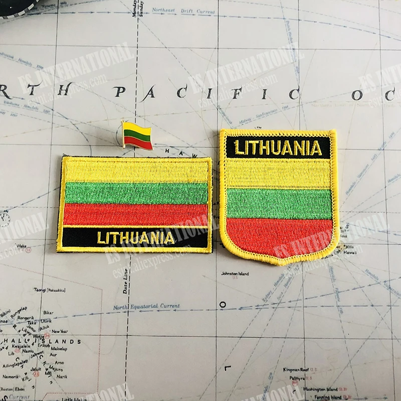 Parches bordados de bandera nacional de LITHUANIA, insignia de escudo y Pin de forma cuadrada, un juego en la tela, brazalete, decoración de mochila
