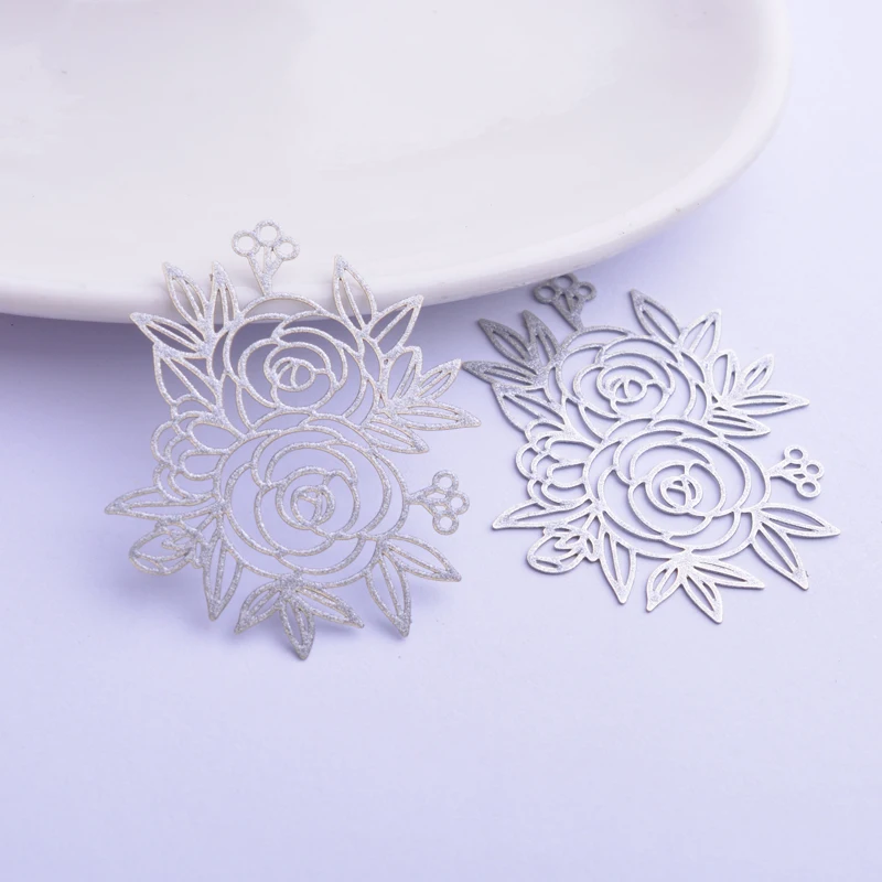 30 Stück AB6267 31*39,6mm Filigrane Rosen-Anhänger DIY Ohrring Anhänger Hängender Schmuck Dekoration – Detail 2