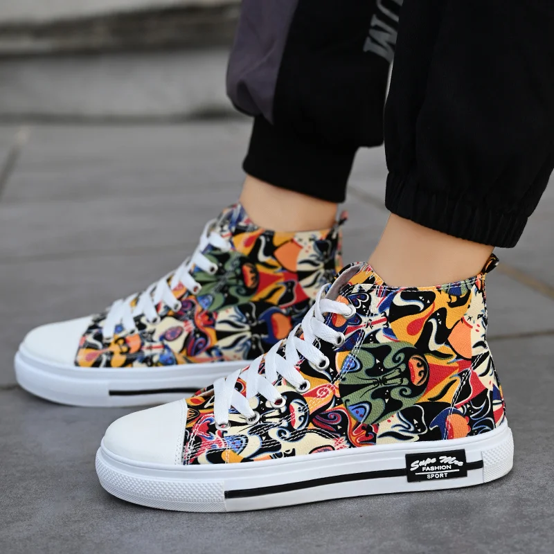 High Top Graffiti Printed Canvas Sports Shoes Women Couple Hip Hop Board Sneakers Men Chunky Canvas Shoes Women Espadrilles